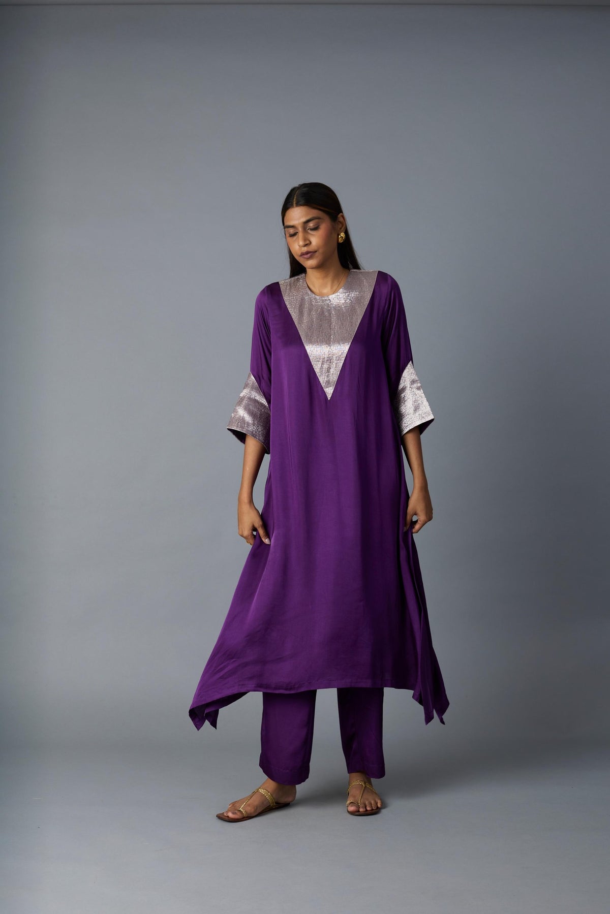tikona kurta set in purple, image 3