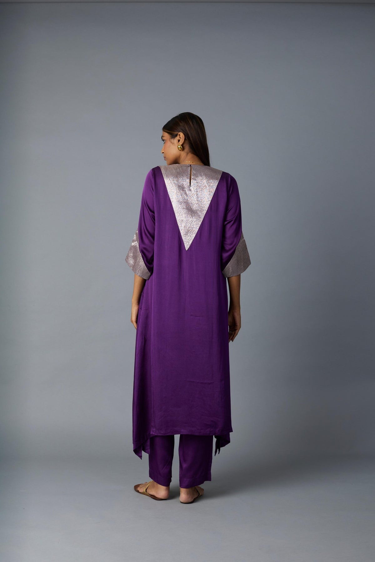 tikona kurta set in purple, image 5