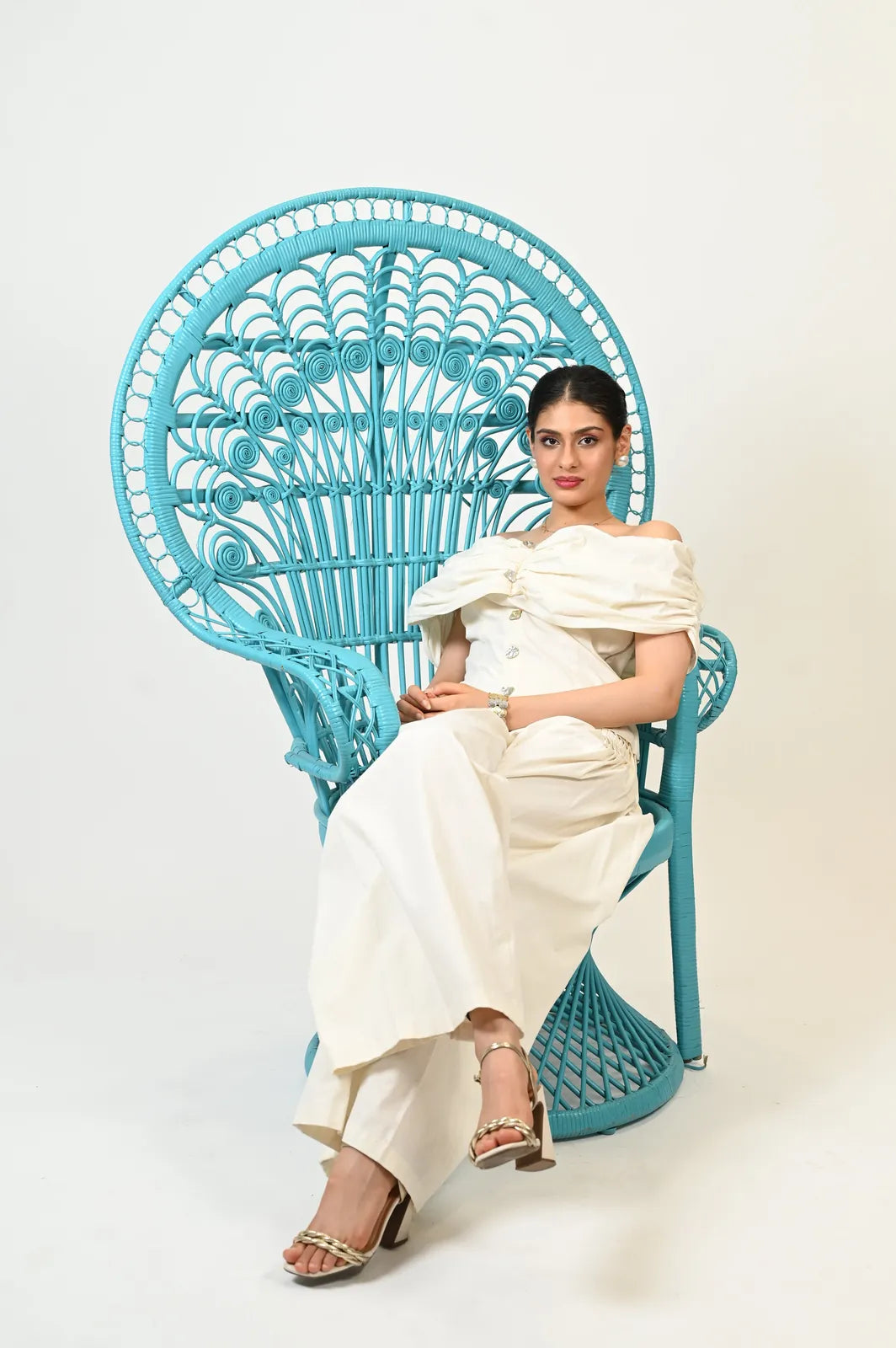 divya chawla in coconut cooler top, image 23