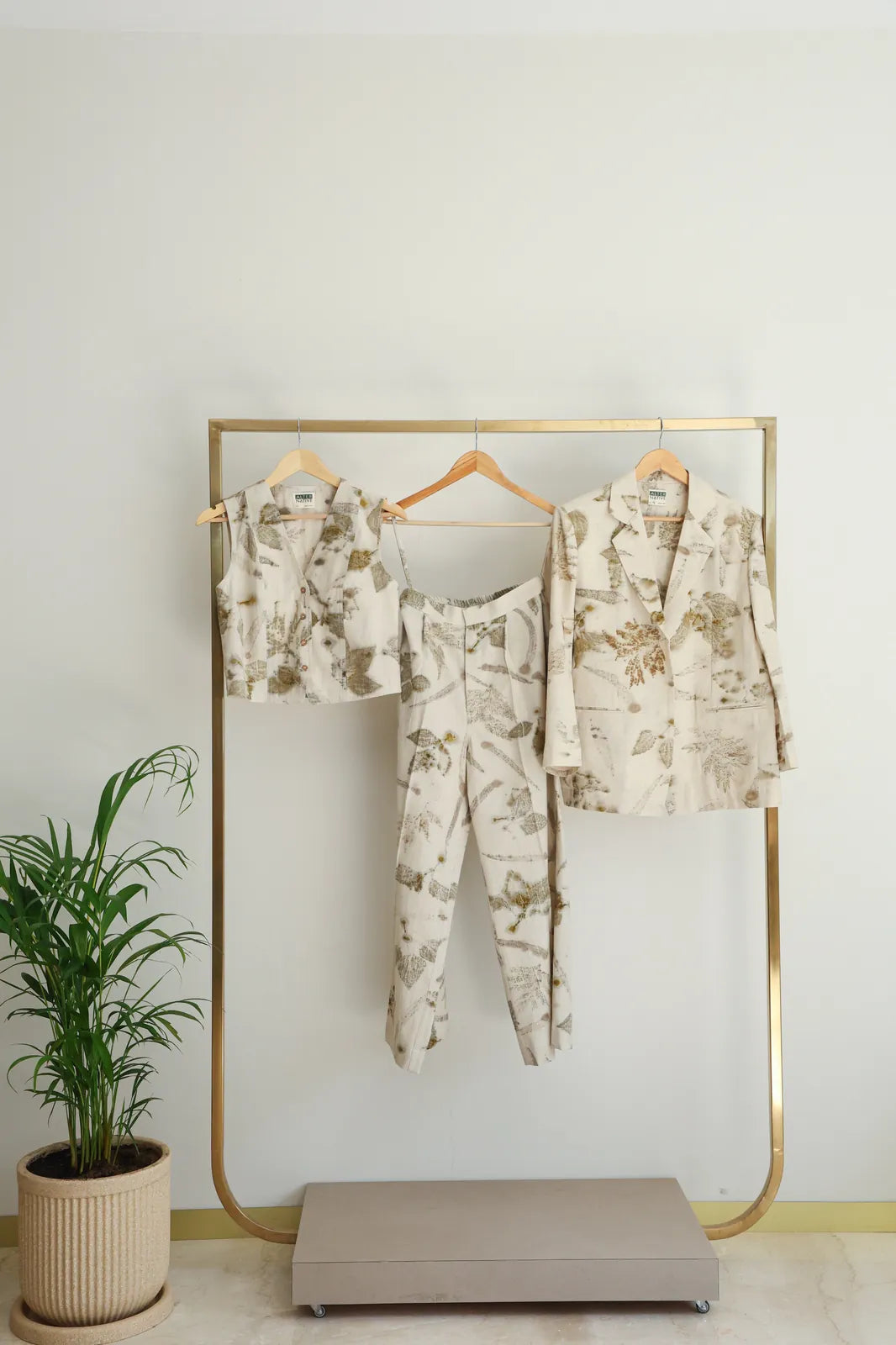 live leafy 3-piece blazer set with vest & pants, image 1