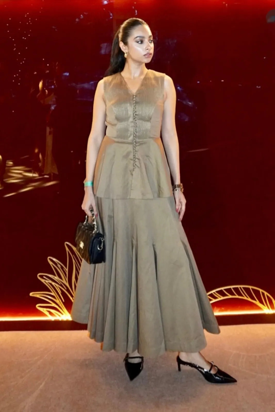 neeharika singh in lily vanderwoodsen set (sleeveless), image 5