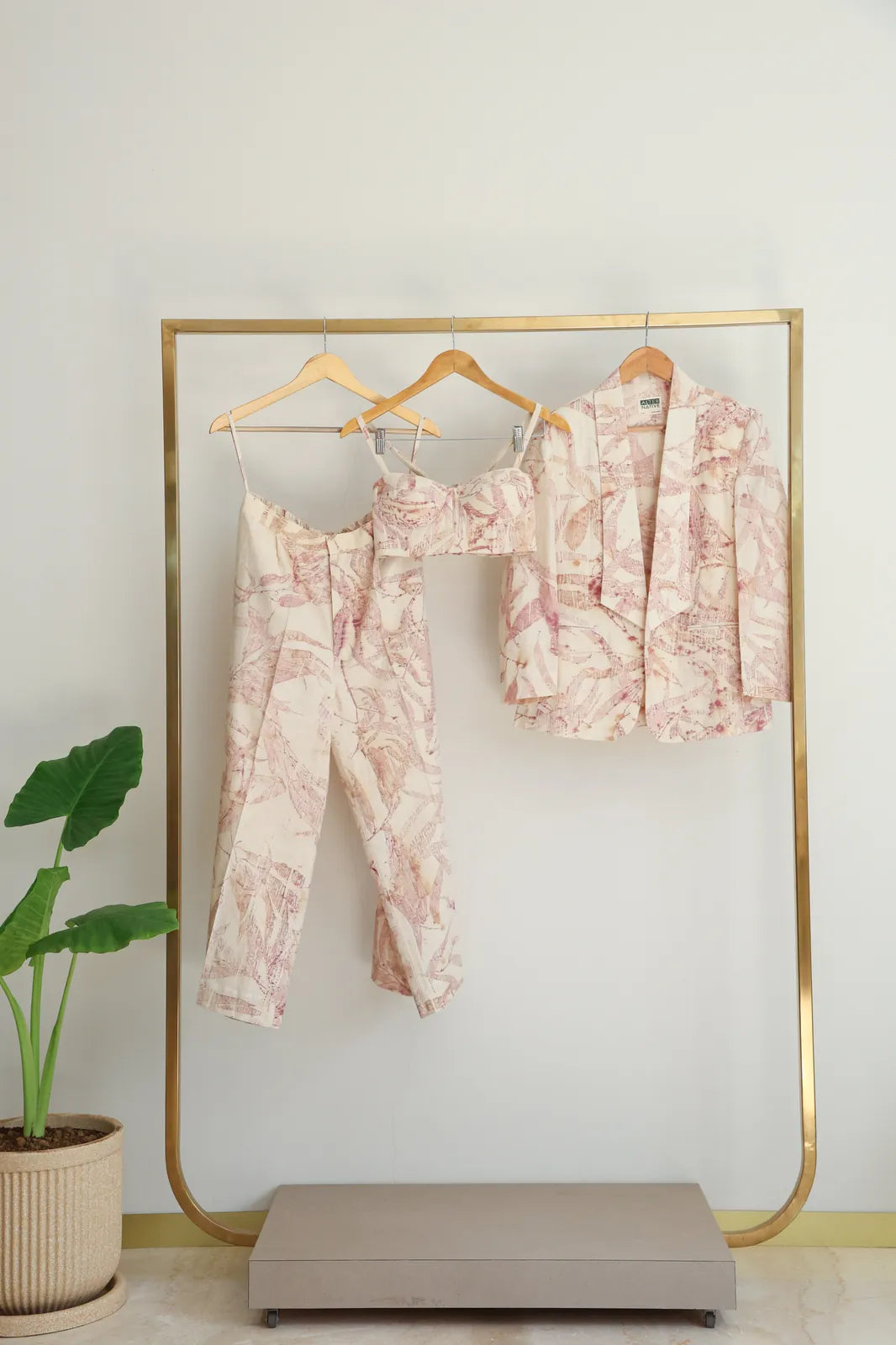 pink foliage 3-piece blazer set with bralette & pants, image 2