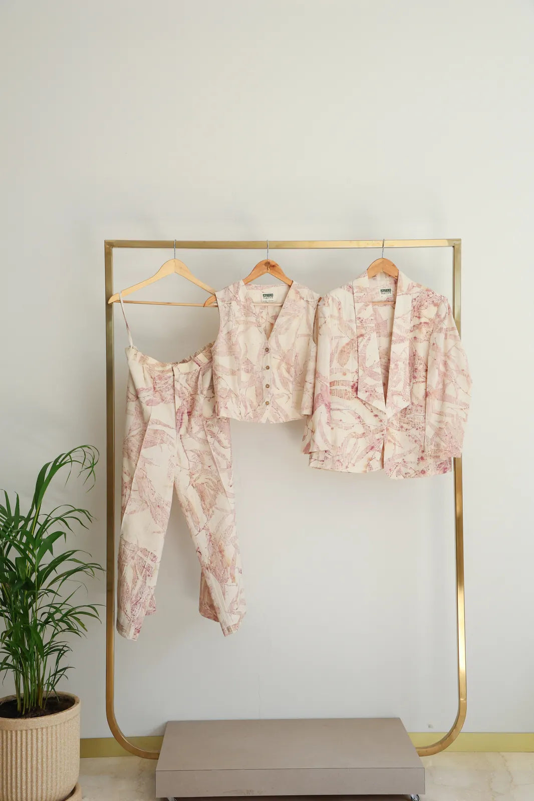 pink foliage 3-piece blazer set with vest & pants, image 3
