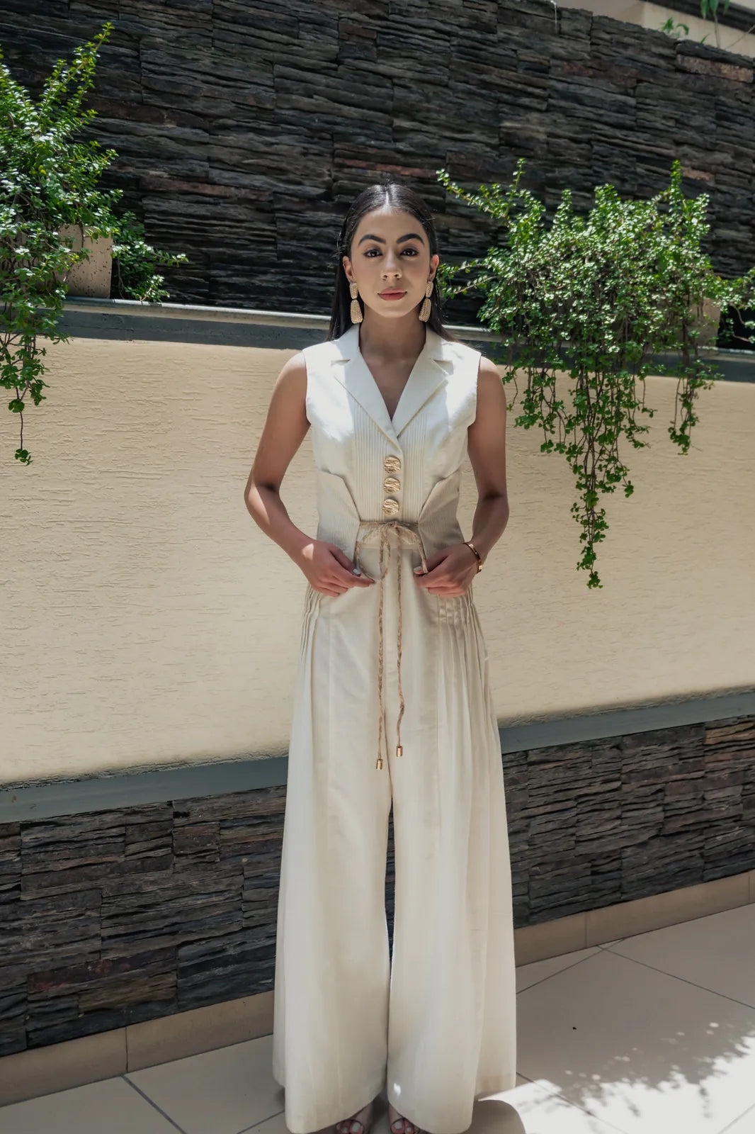 richa begani in office siren pants, image 7