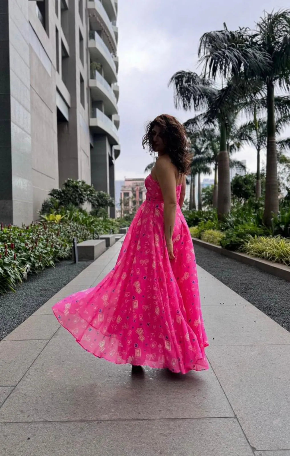 tahira kashyap in alice in wonderland, image 2