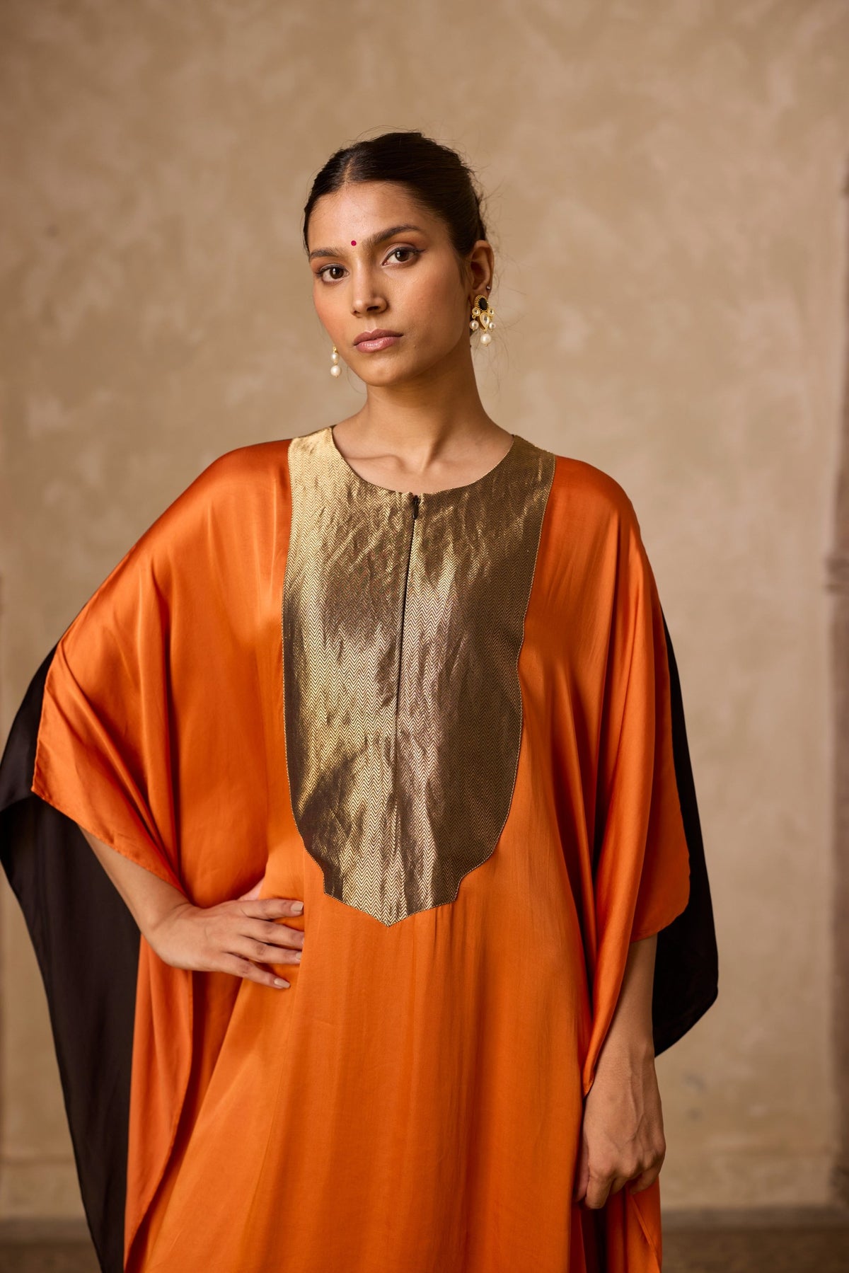 haar kaftan in rust & black, image 2