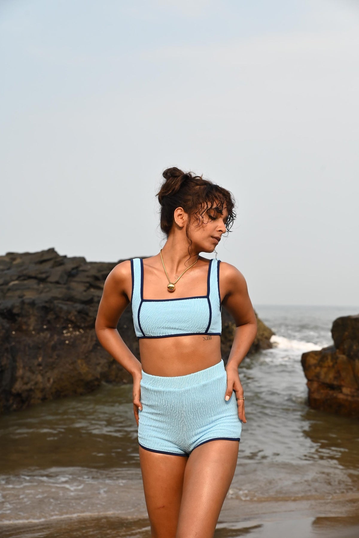 midi shorts in light blue, image 2