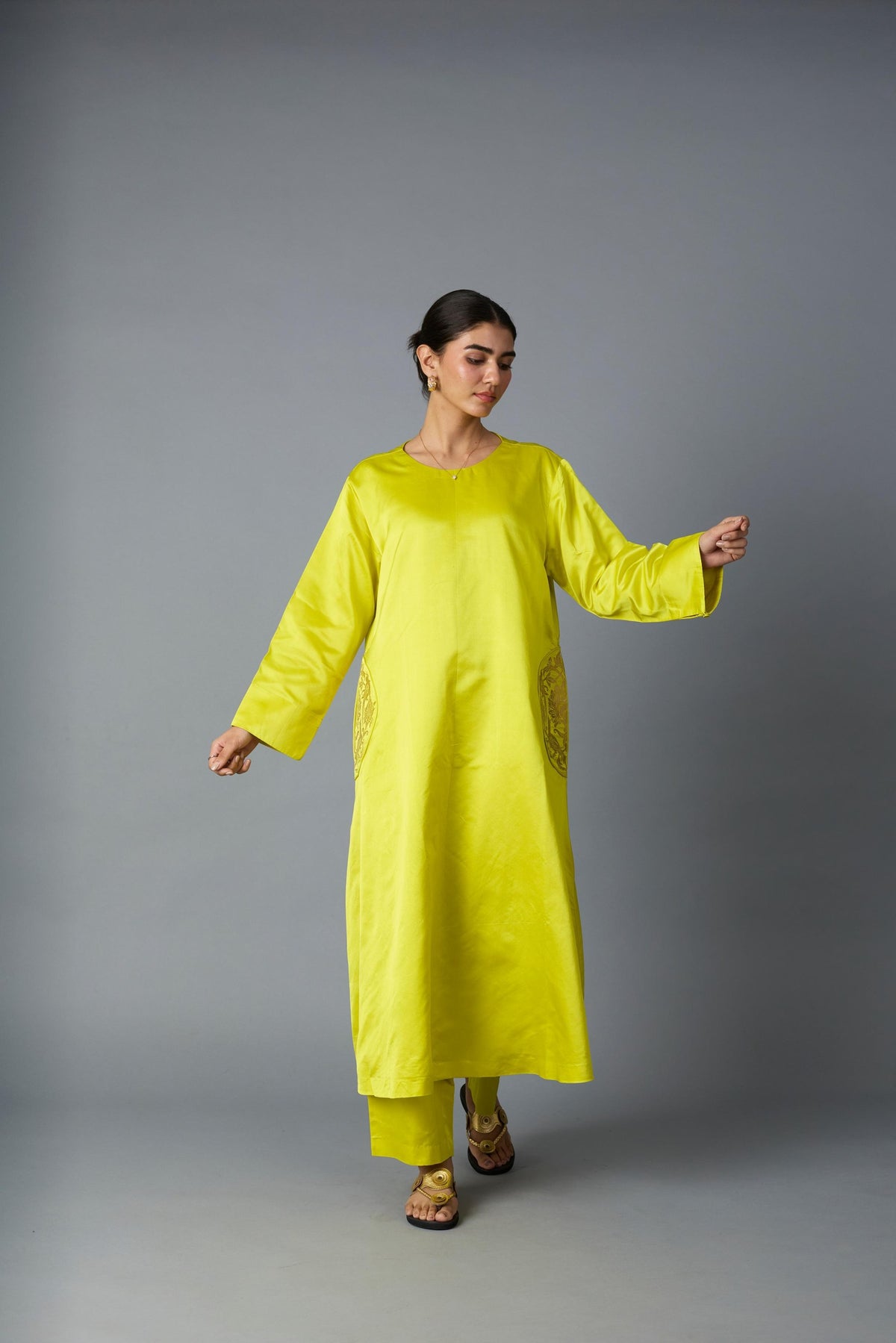 geet silk kurta set in yellow, image 2
