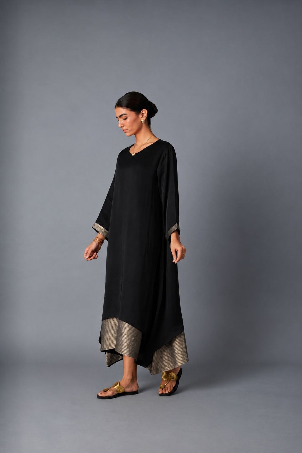 chameli dress with sleeves in black, image 3