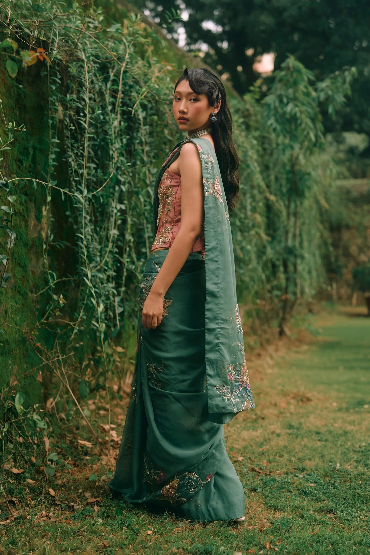 rosy saree set in forest green, image 3