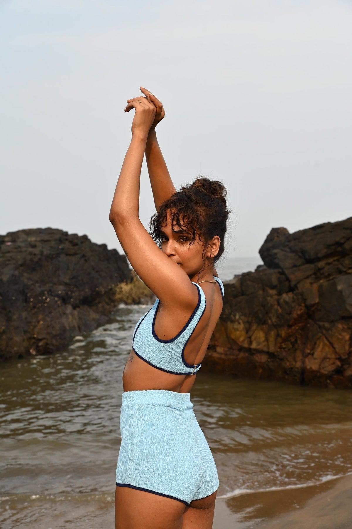 midi shorts in light blue, image 3