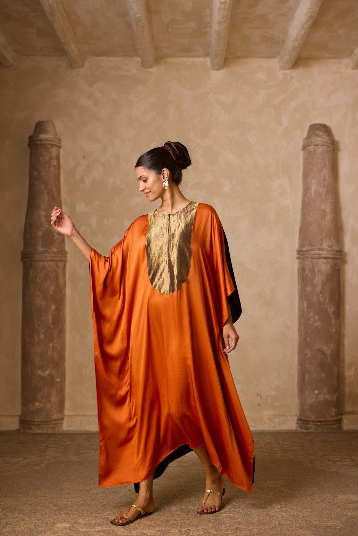 haar kaftan in rust & black, image 4