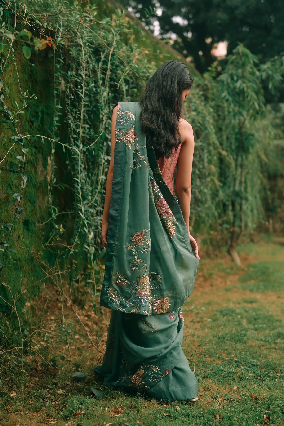 rosy saree set in forest green, image 4