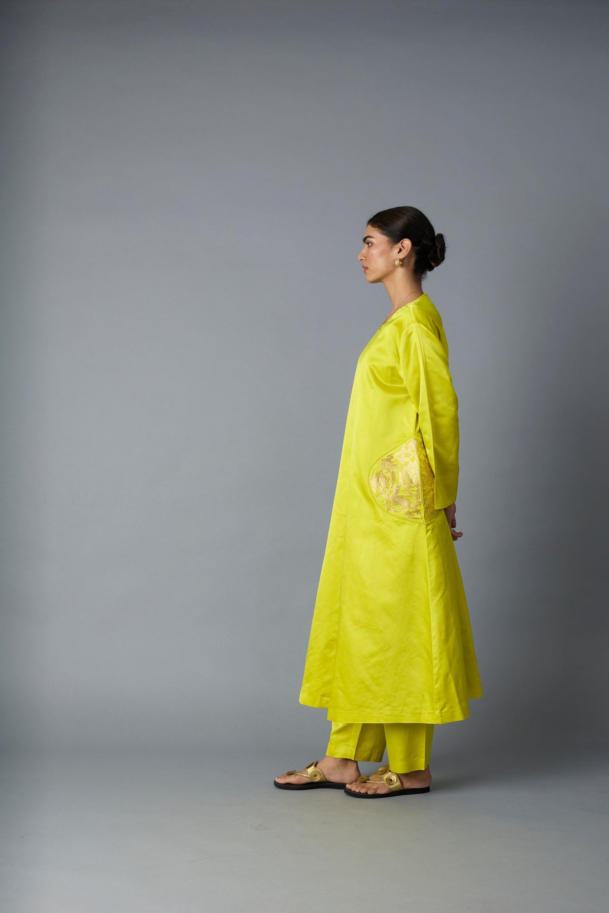 geet silk kurta set in yellow, image 4