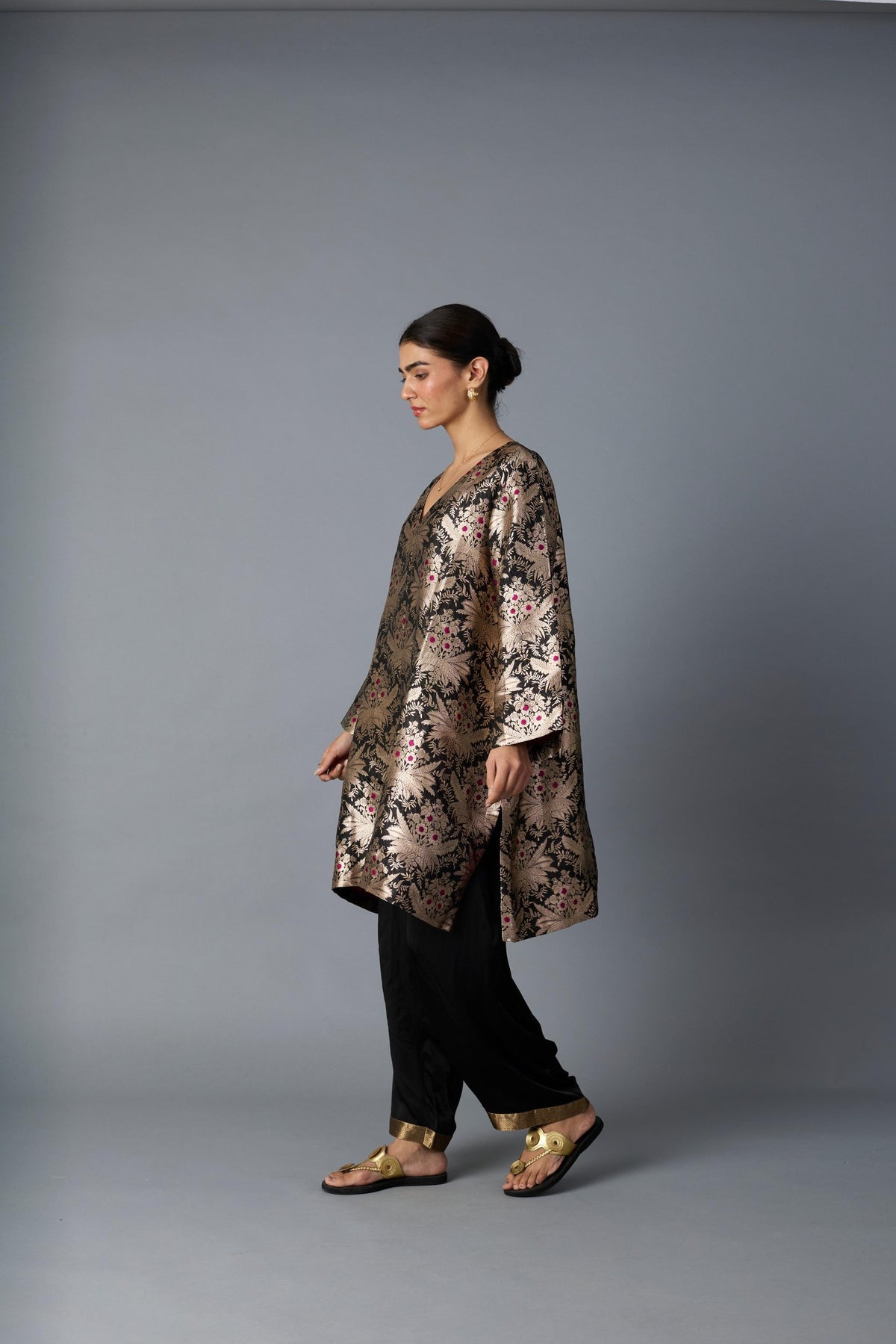 hazara co-ord set with plain pants in black, image 4
