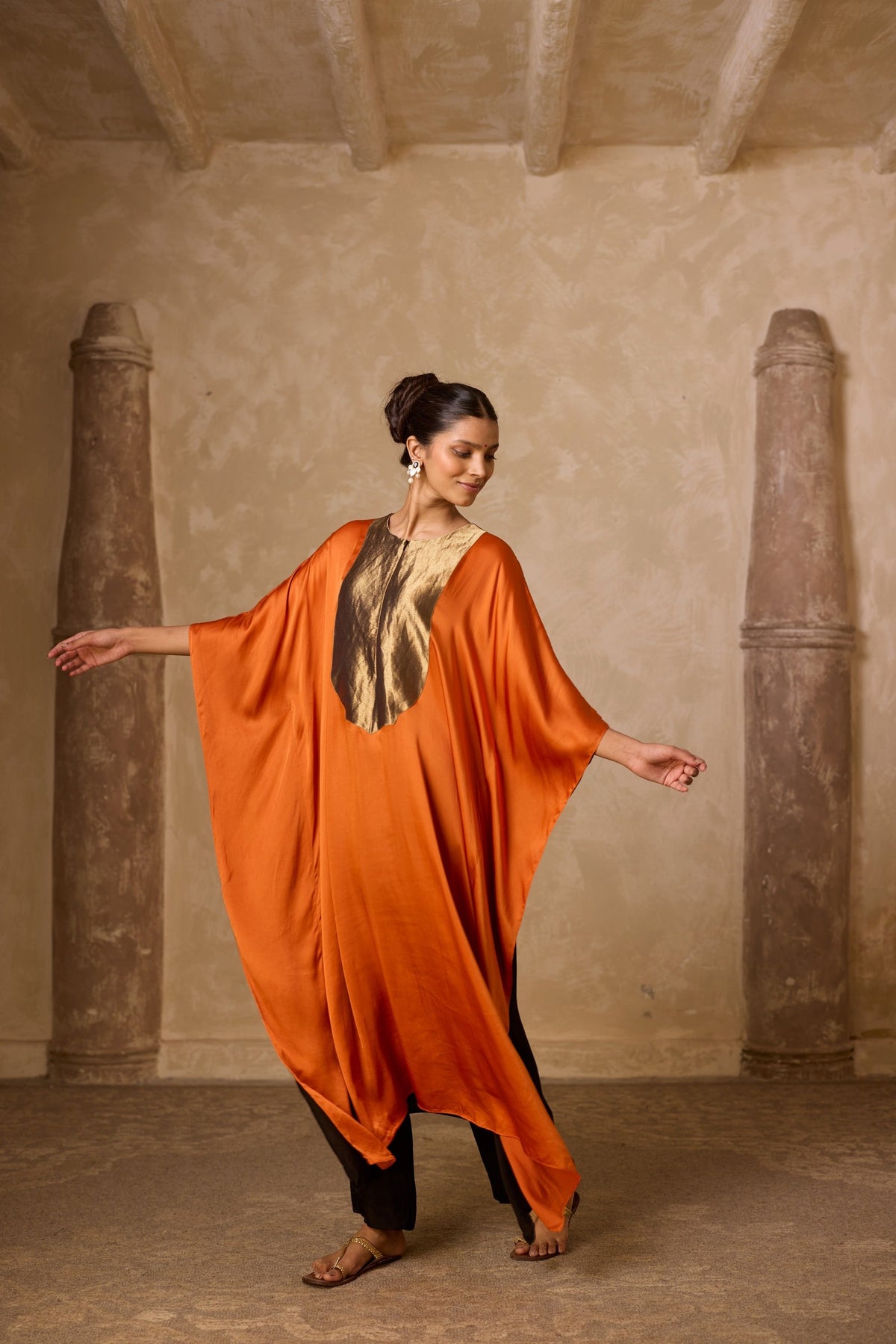 haar kaftan in rust & black, image 5