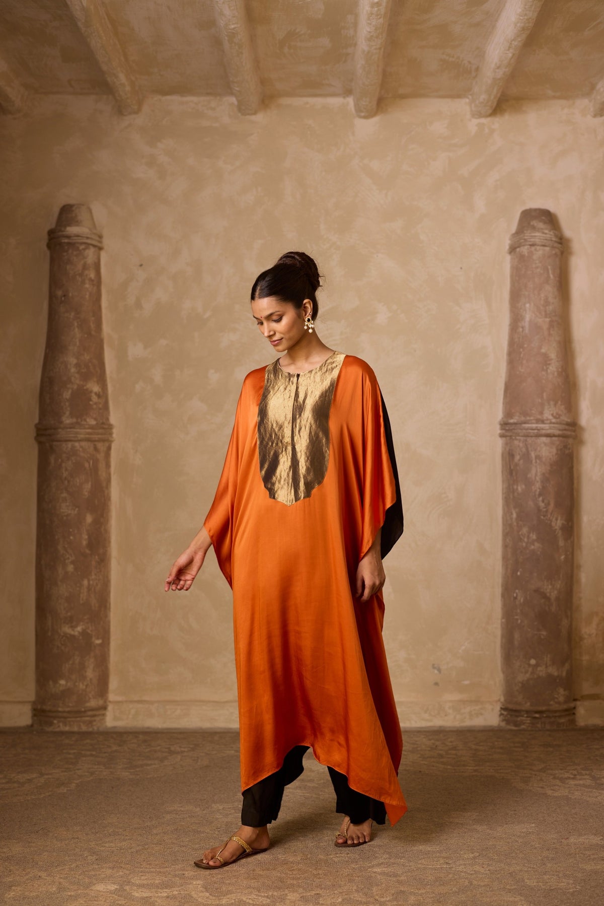 haar kaftan in rust & black, image 6