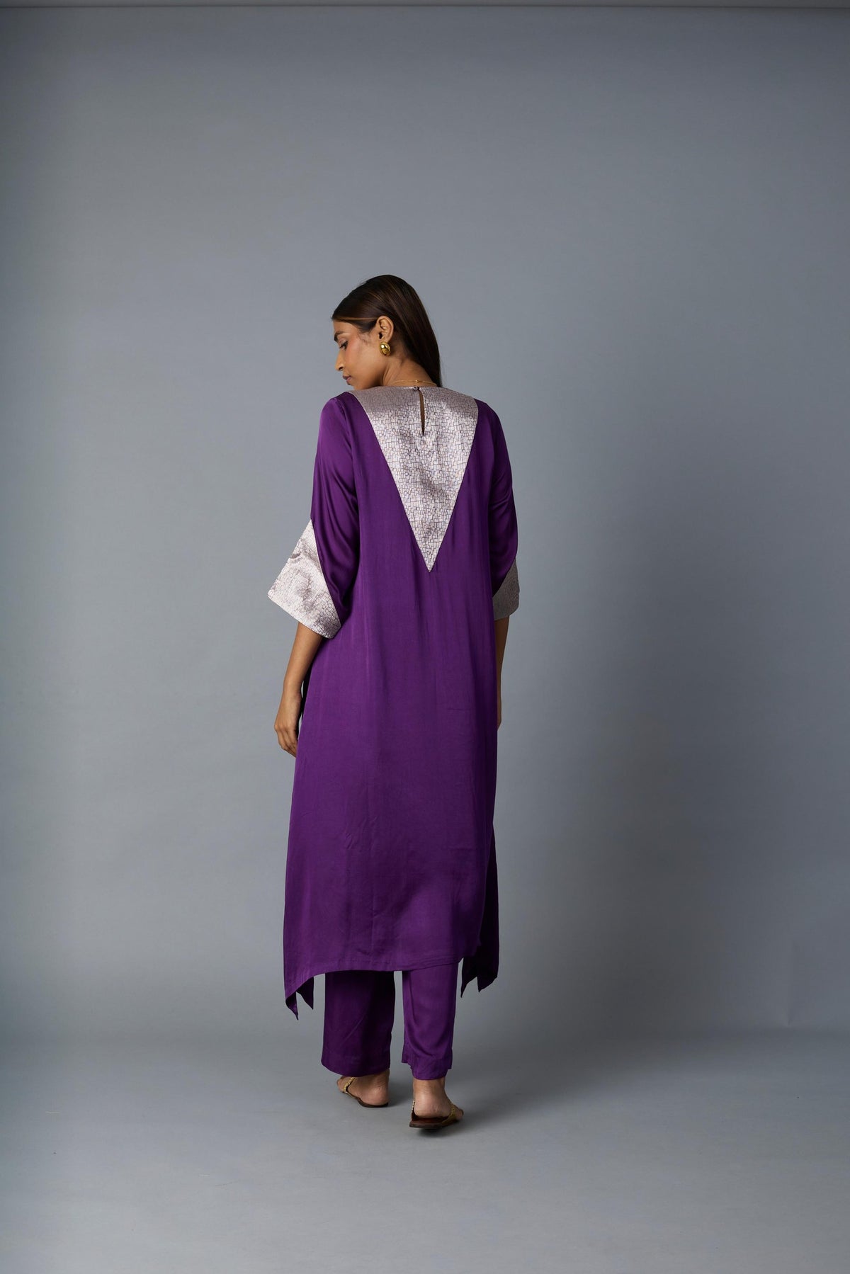 tikona kurta set in purple, image 6