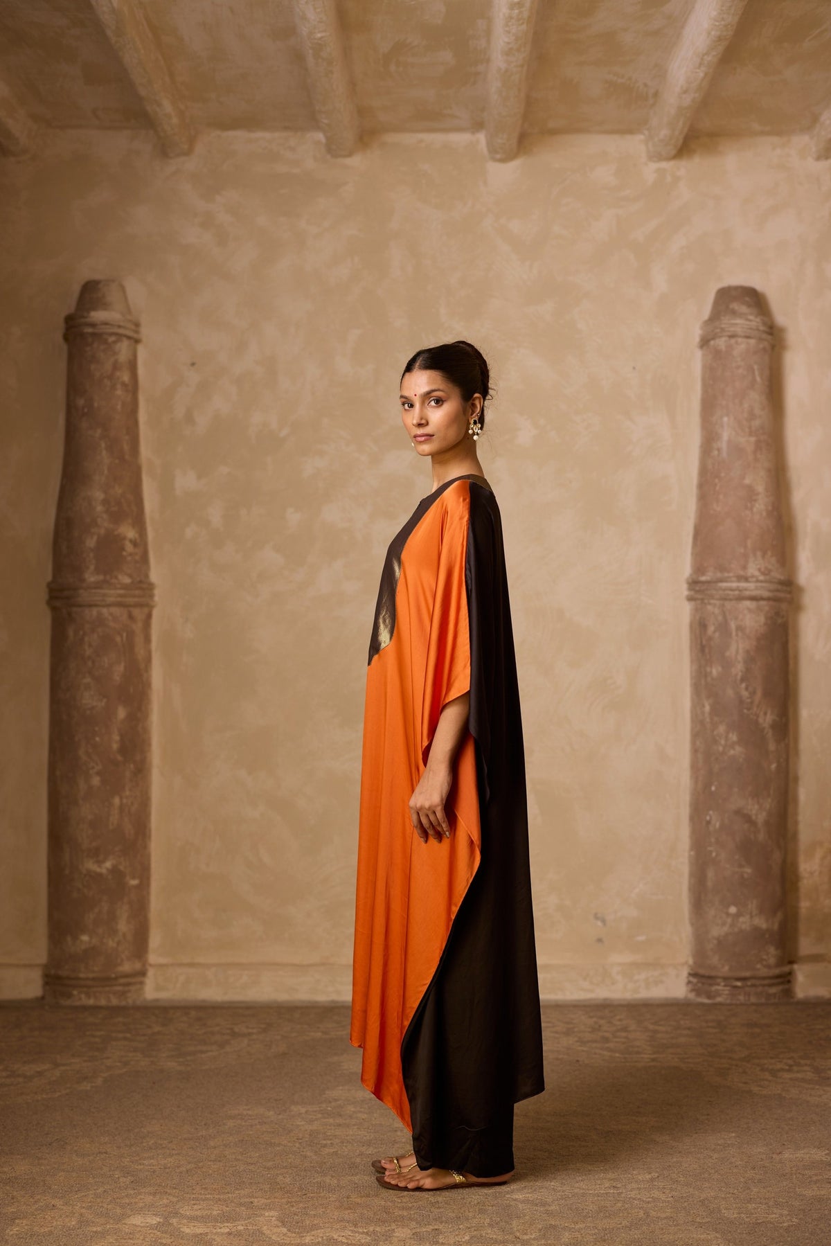 haar kaftan in rust & black, image 7