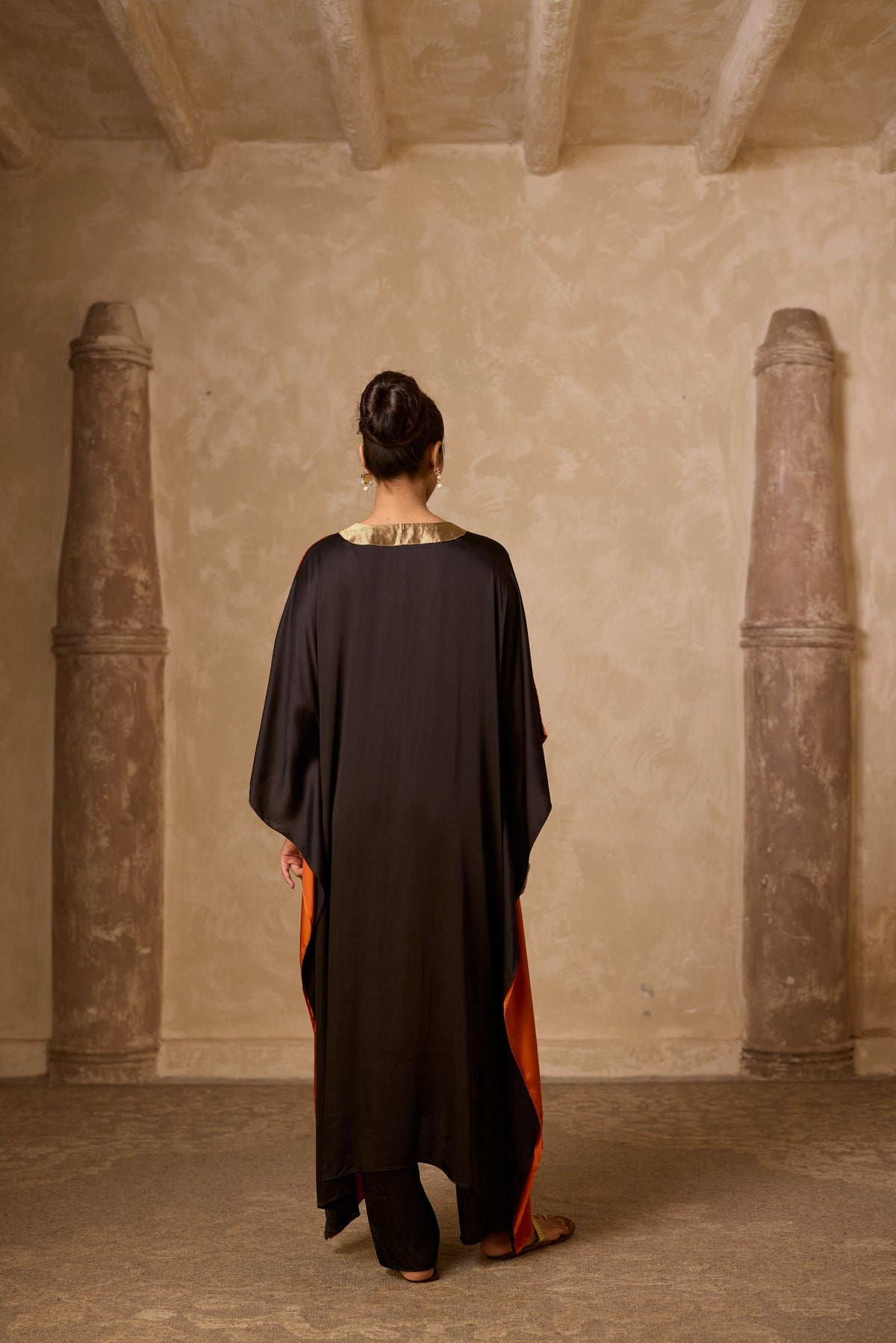 haar kaftan in rust & black, image 8