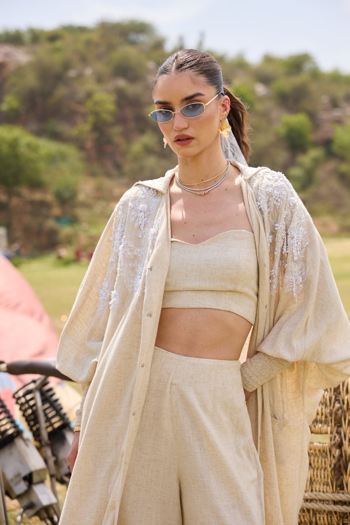 esme shrug — image 5