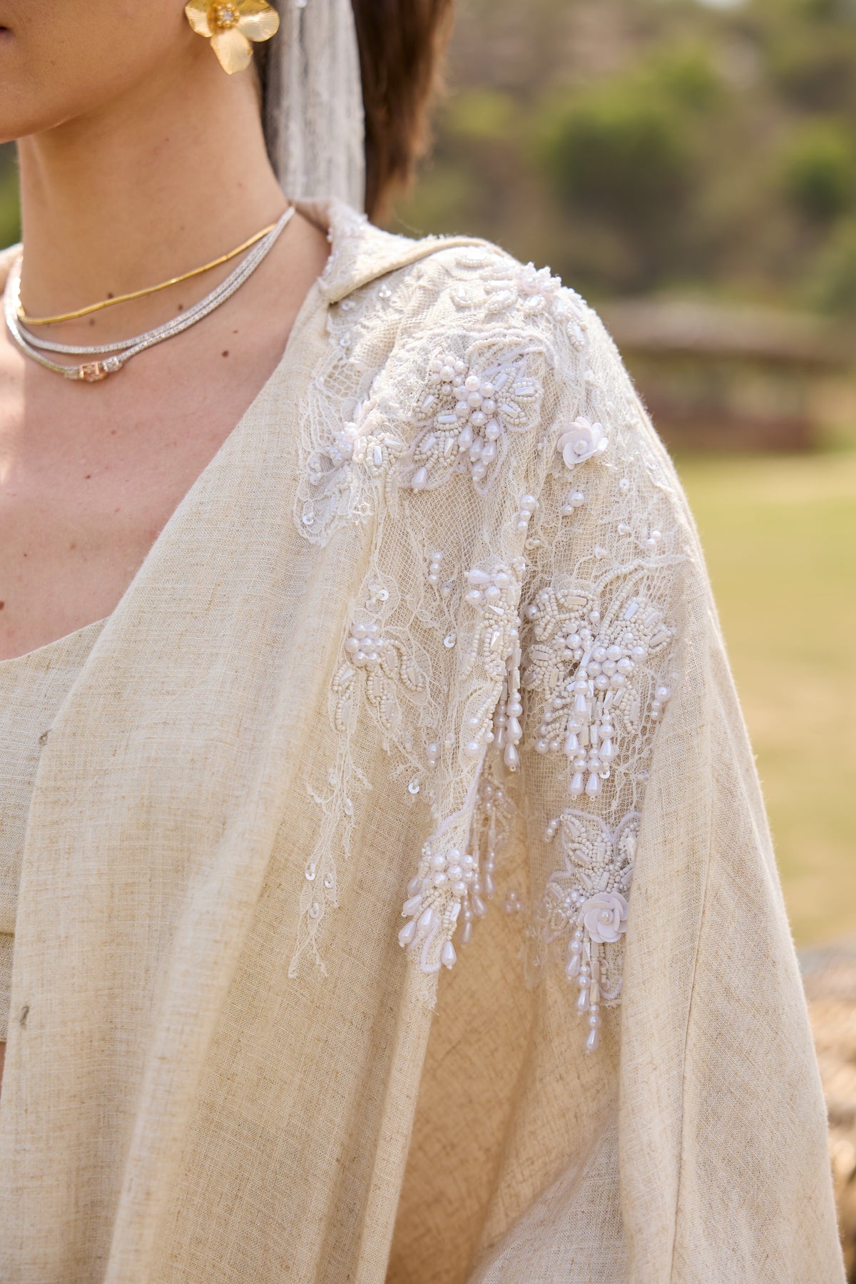 esme shrug — image 4