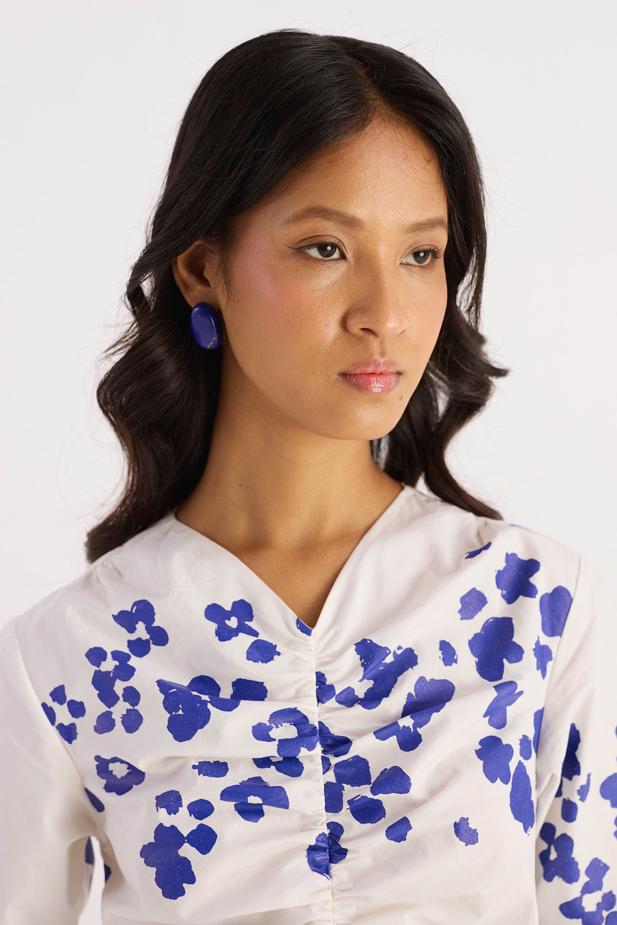 ivory gathered v-neck screen print dress — image 4