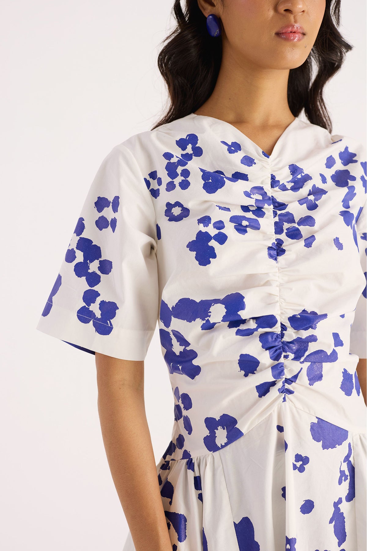 ivory gathered v-neck screen print dress — image 5