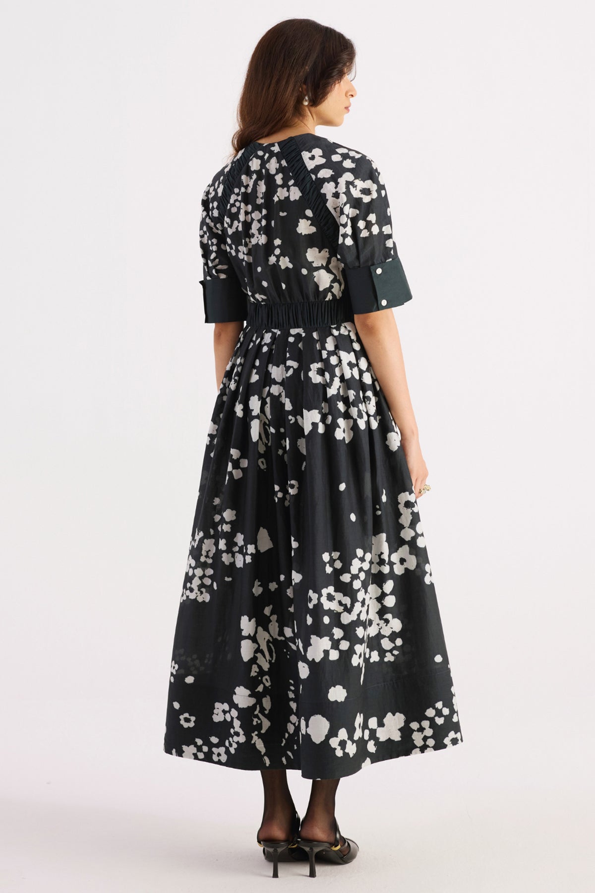 charcoal black floral print ruched waist dress — image 2