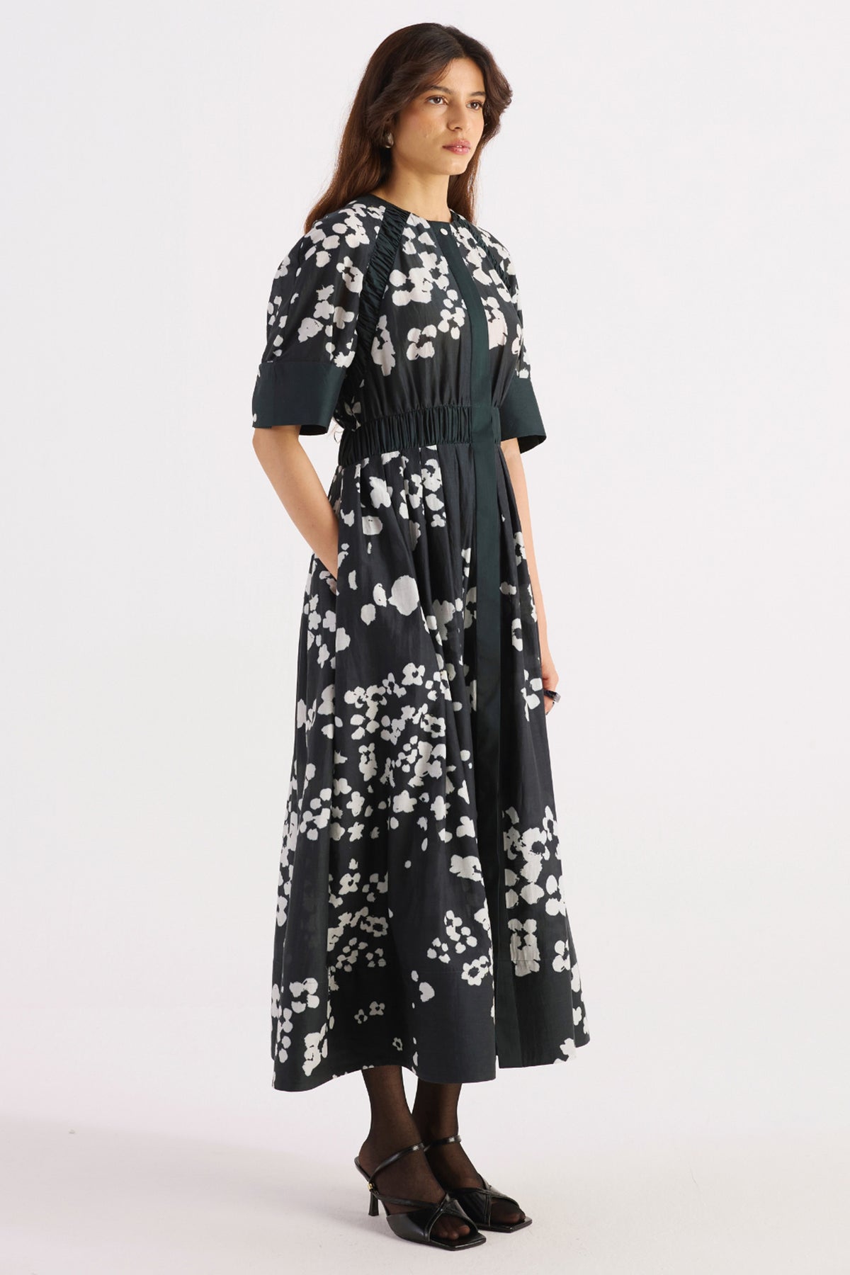 charcoal black floral print ruched waist dress — image 3