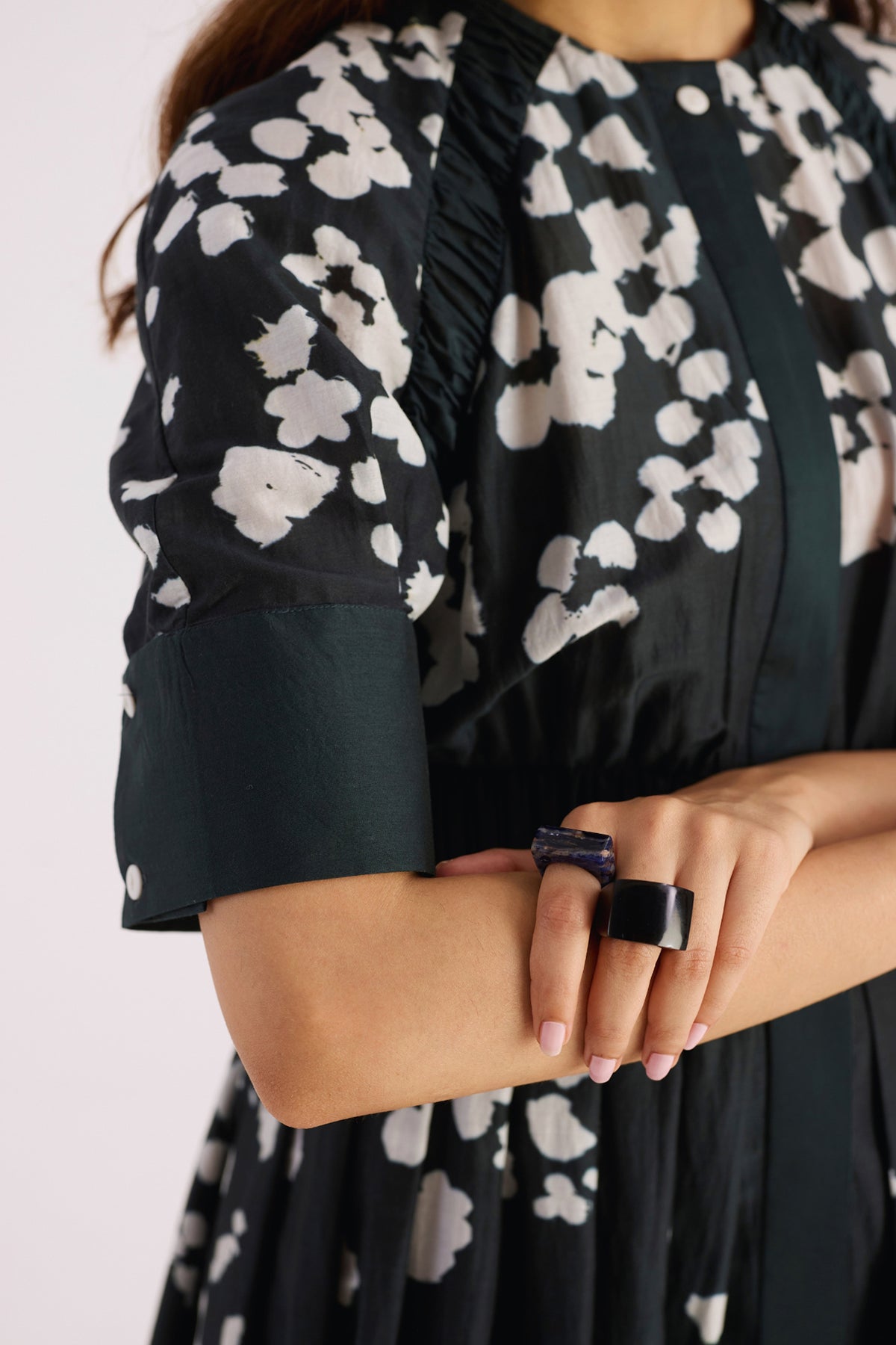 charcoal black floral print ruched waist dress — image 5