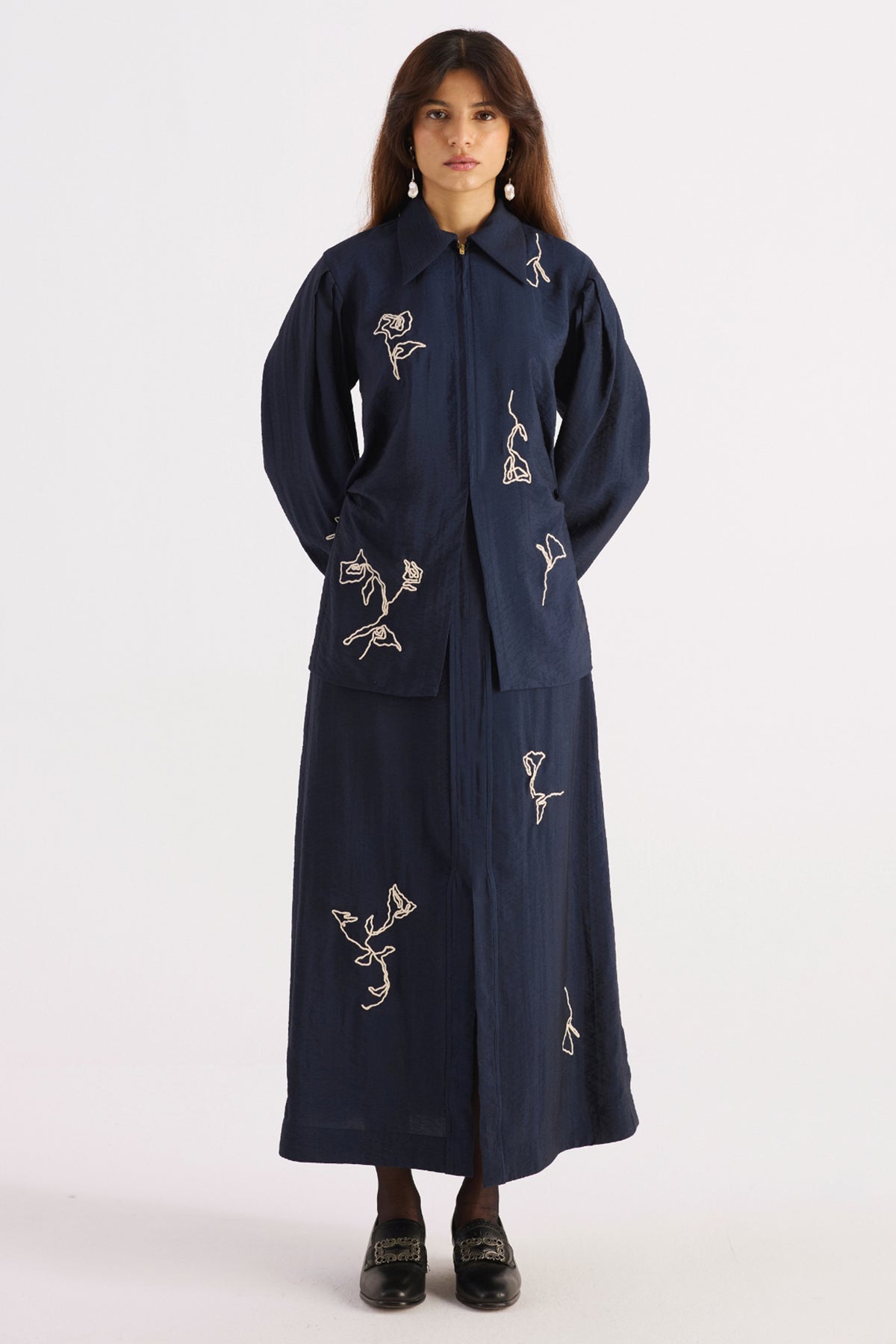 hand embroidered front slit straight skirt — image 1