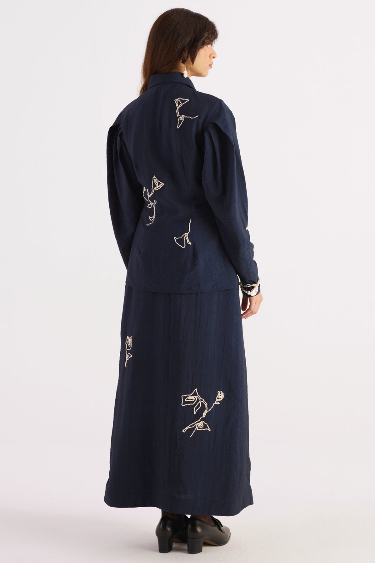hand embroidered front slit straight skirt — image 2
