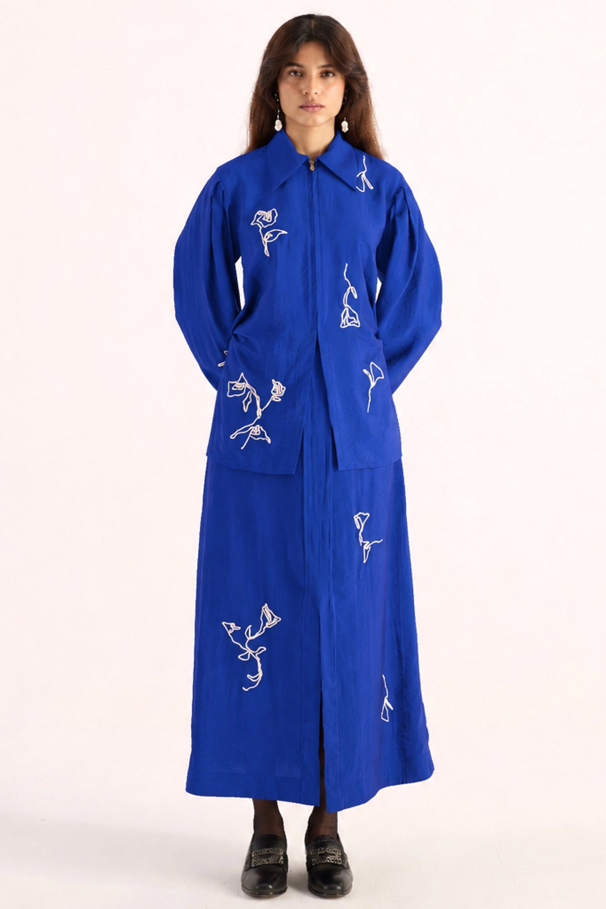 hand embroidered front slit straight skirt — image 6