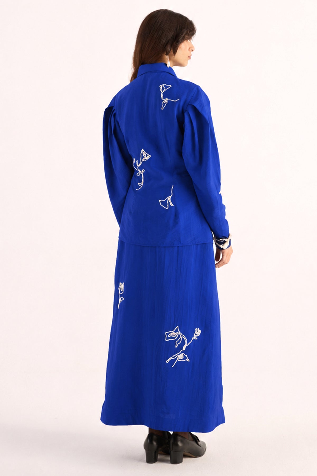 hand embroidered front slit straight skirt — image 7