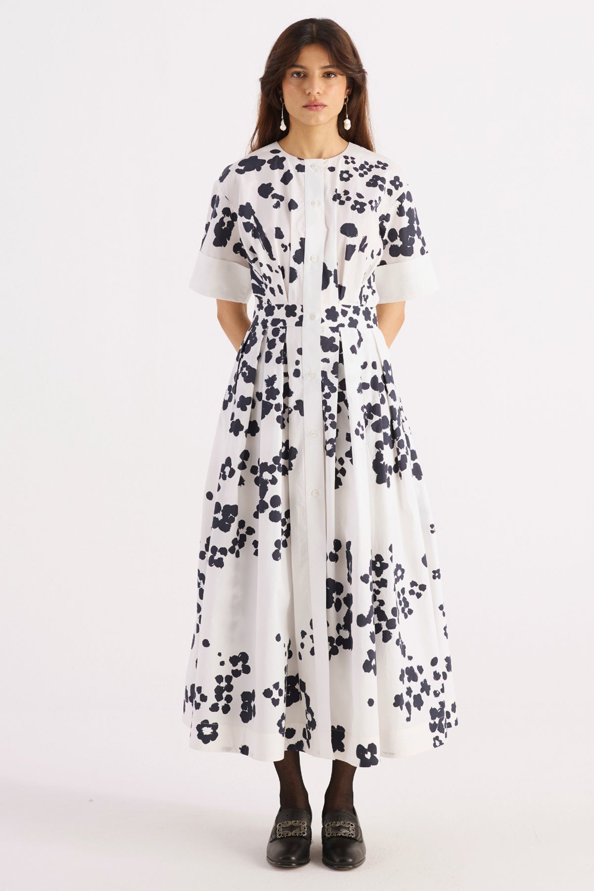 black & white floral print pleated dress — image 1
