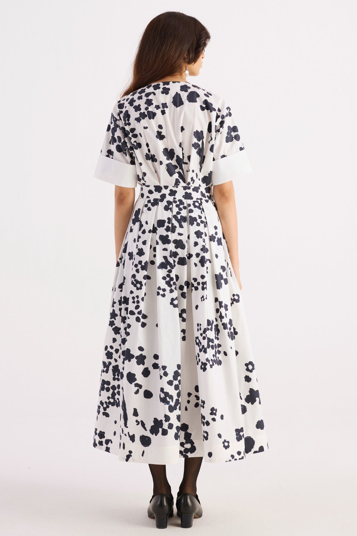 black & white floral print pleated dress — image 2