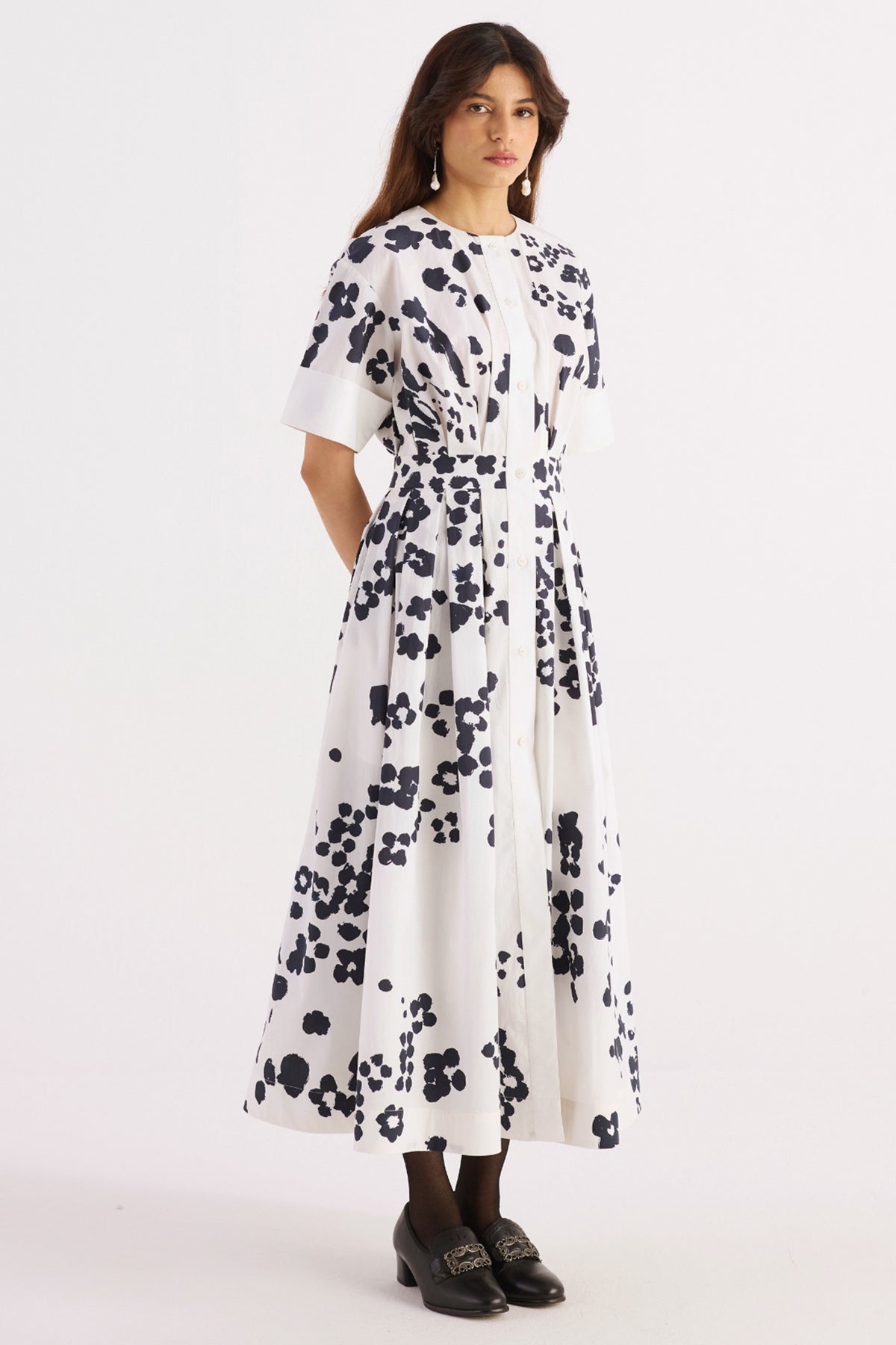 black & white floral print pleated dress — image 3