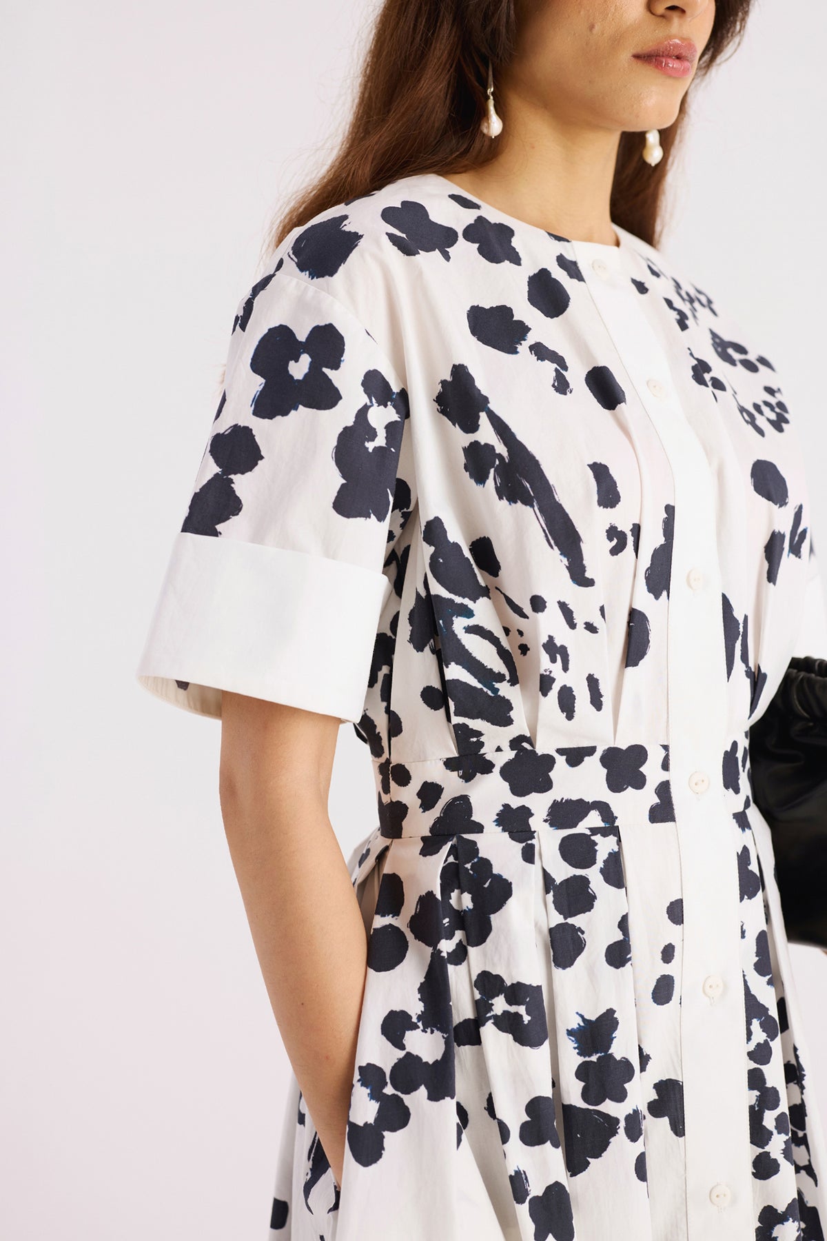 black & white floral print pleated dress — image 4