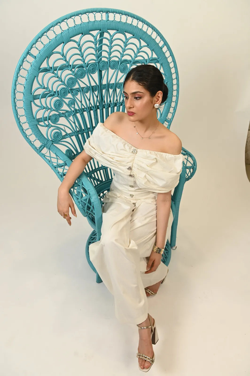 divya chawla in coconut cooler top, image 21