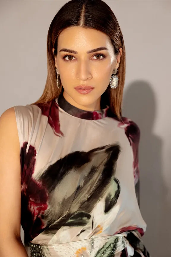kriti sanon in ivy gardenia collar pallu saree, image 4