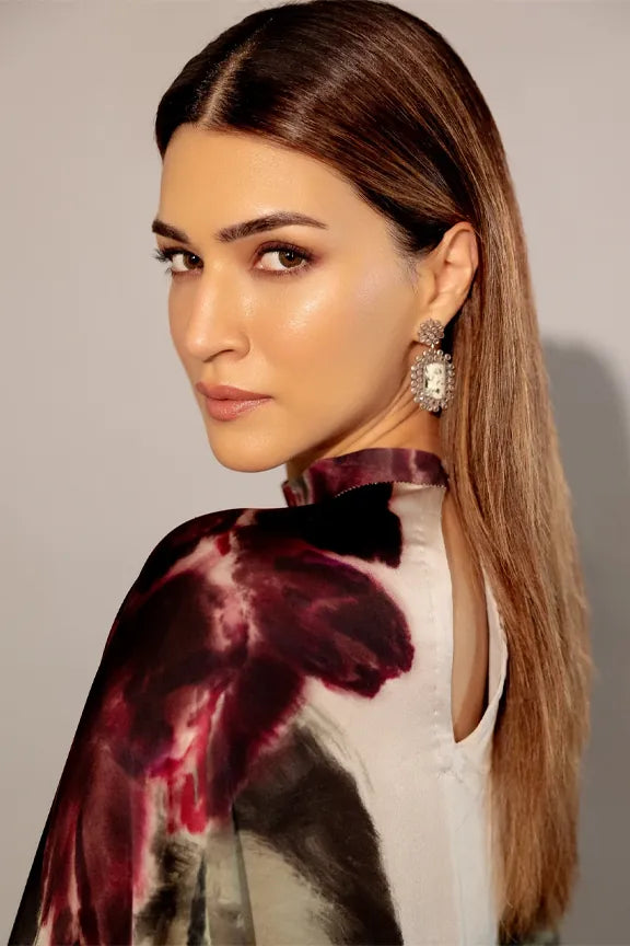 kriti sanon in ivy gardenia collar pallu saree, image 5