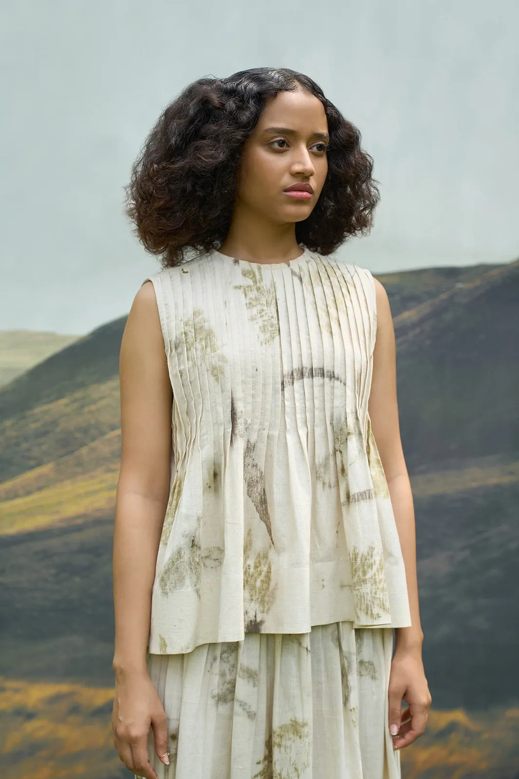 live leafy sleeveless pintucks top & skirt set, image 3