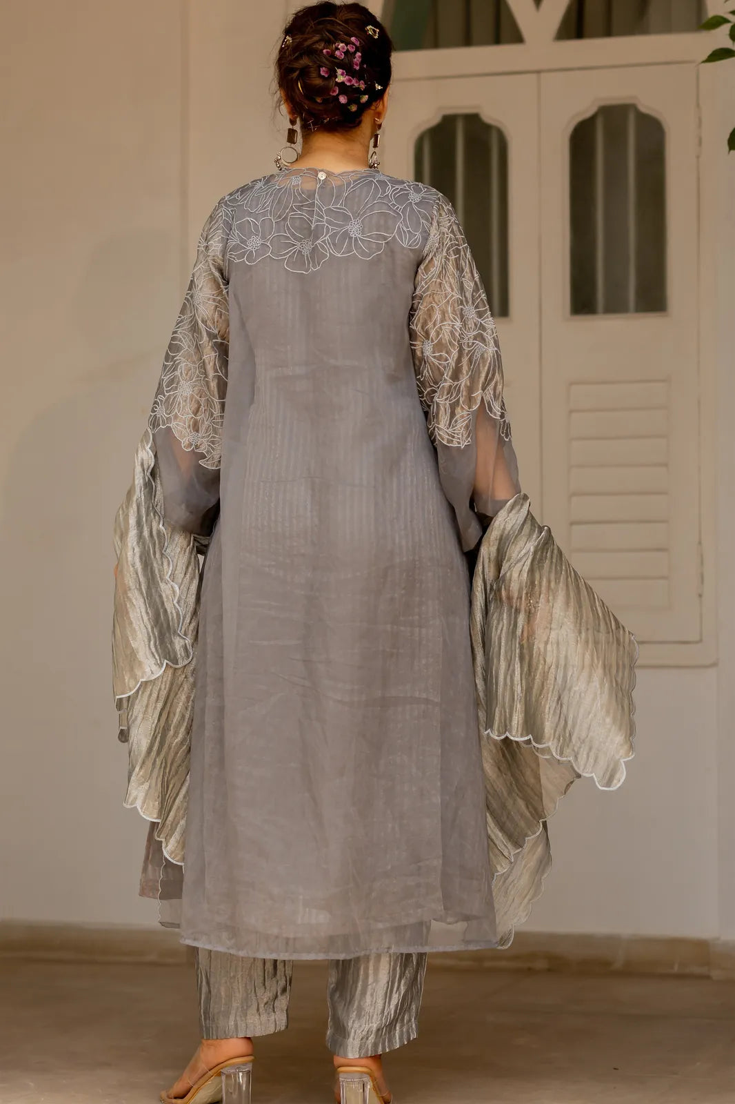 nishvi, image 2