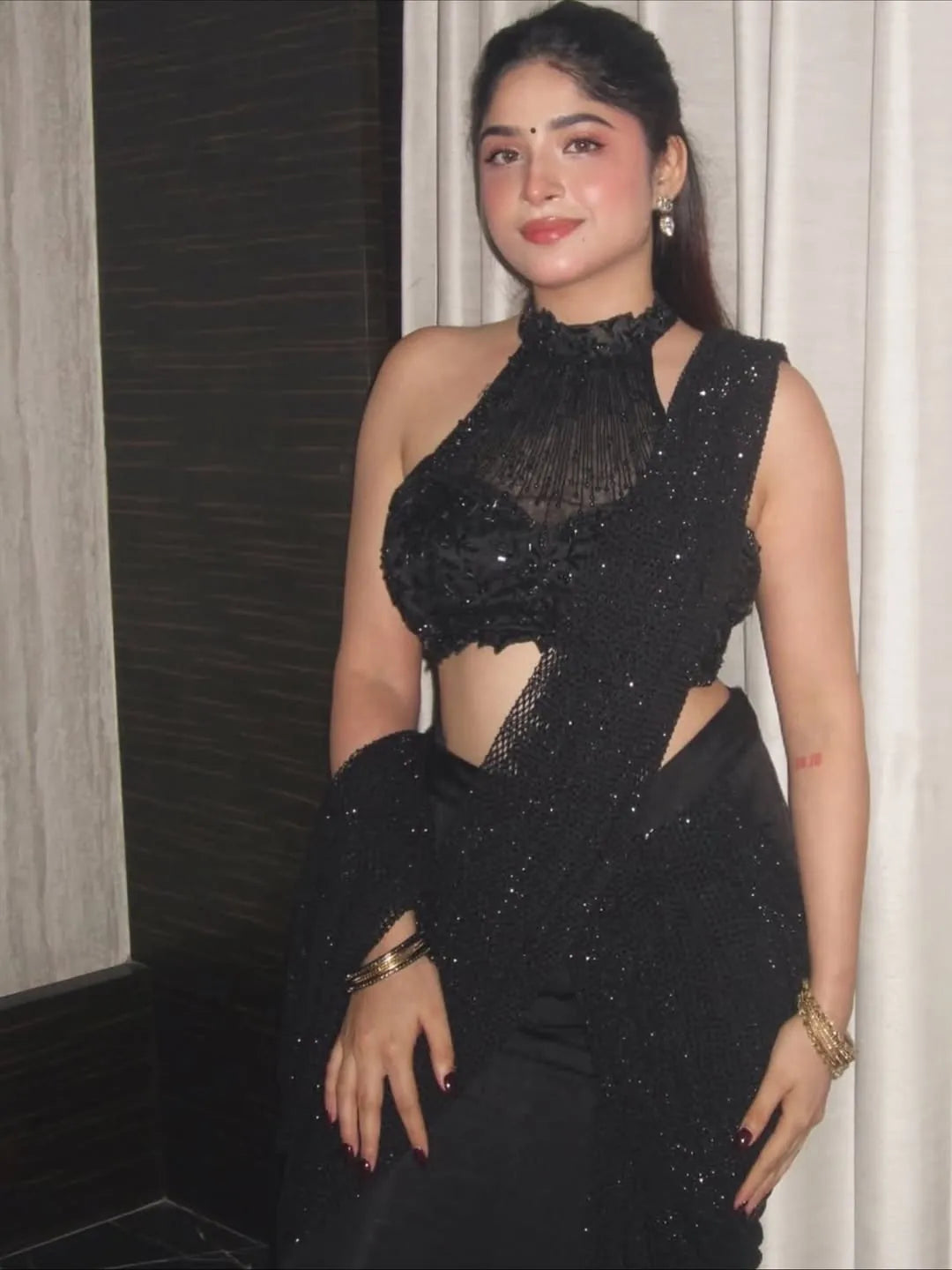 noir allure halter saree set, image 1