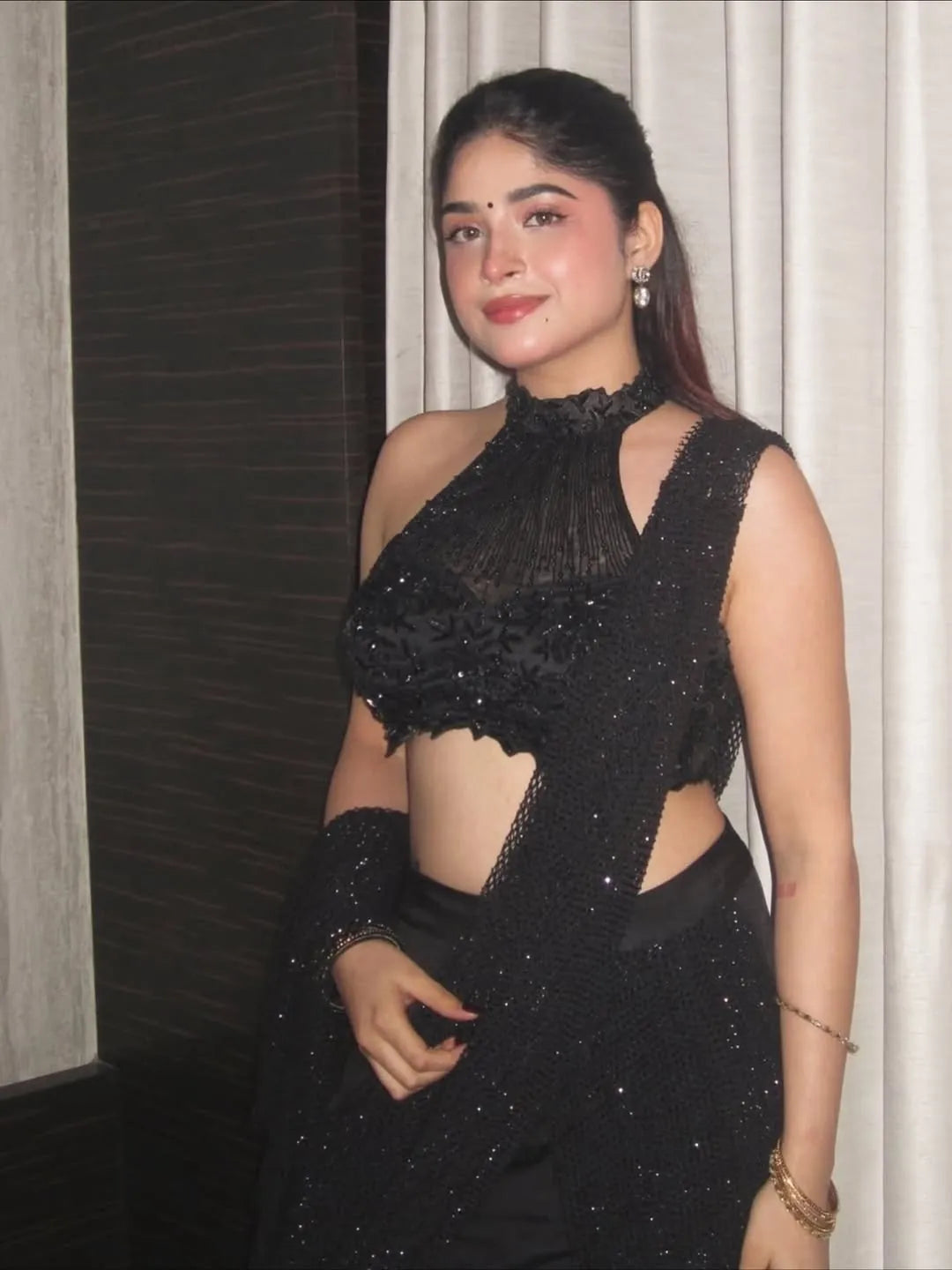 noir allure halter saree set, image 2