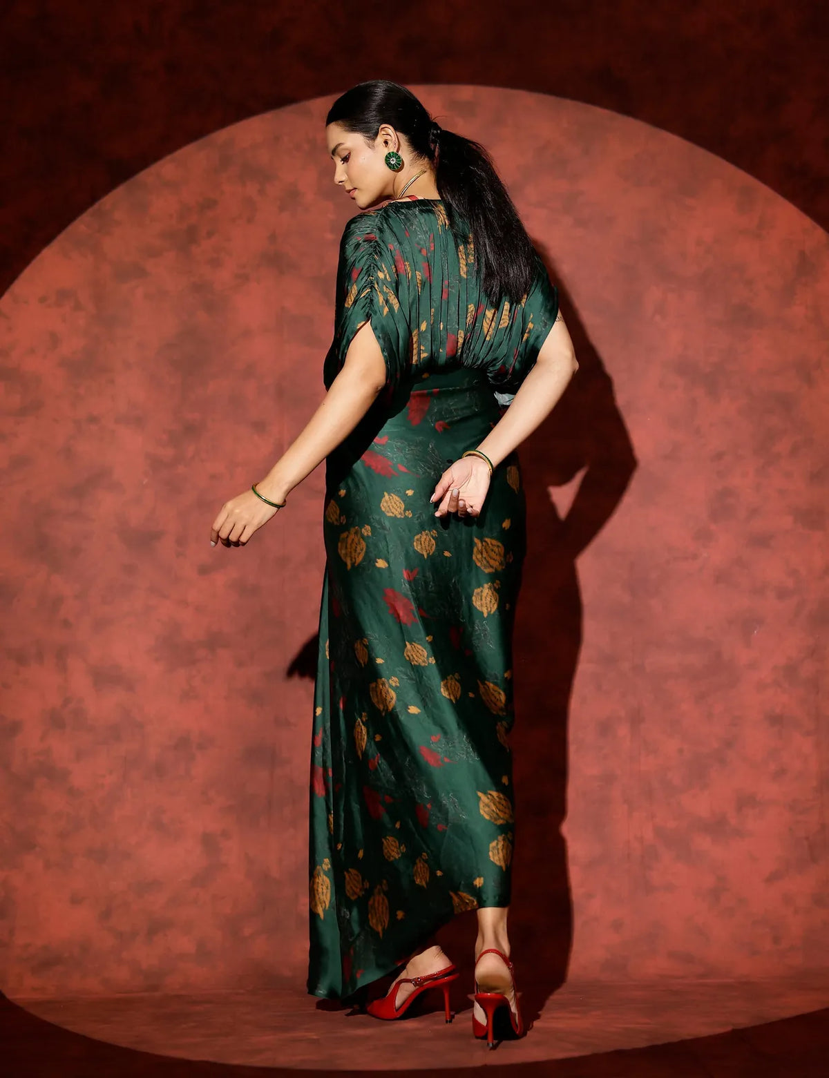 mona singh in panna plunge kaftan gown, image 3