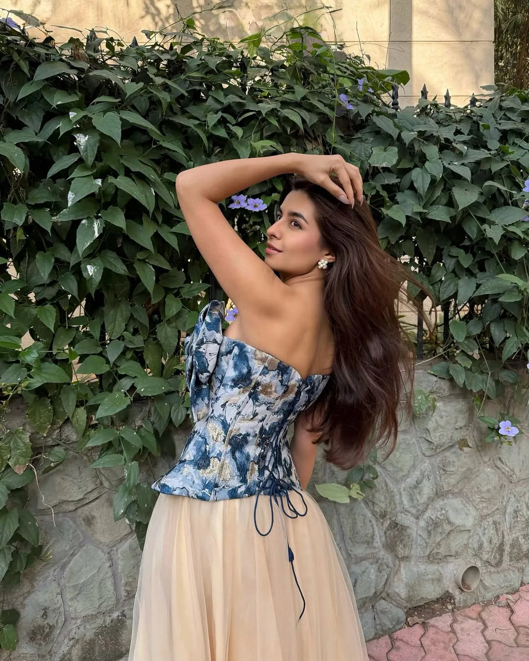 prerna mehra in gilded corset co- ord, image 5