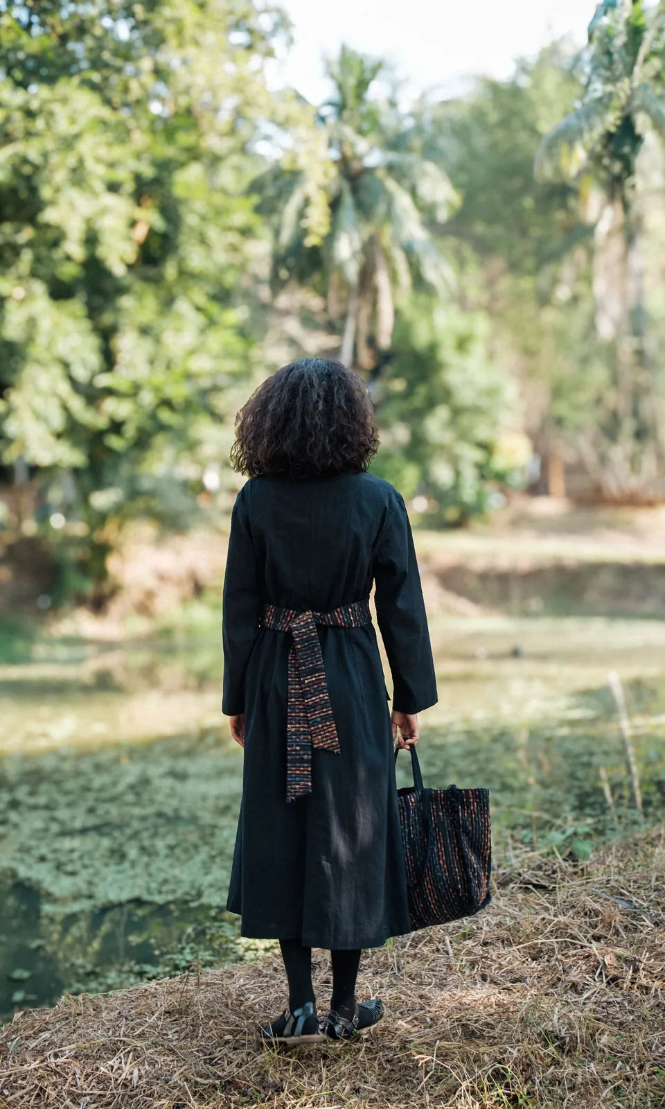 handwoven copenhagen trench - black copper, image 5